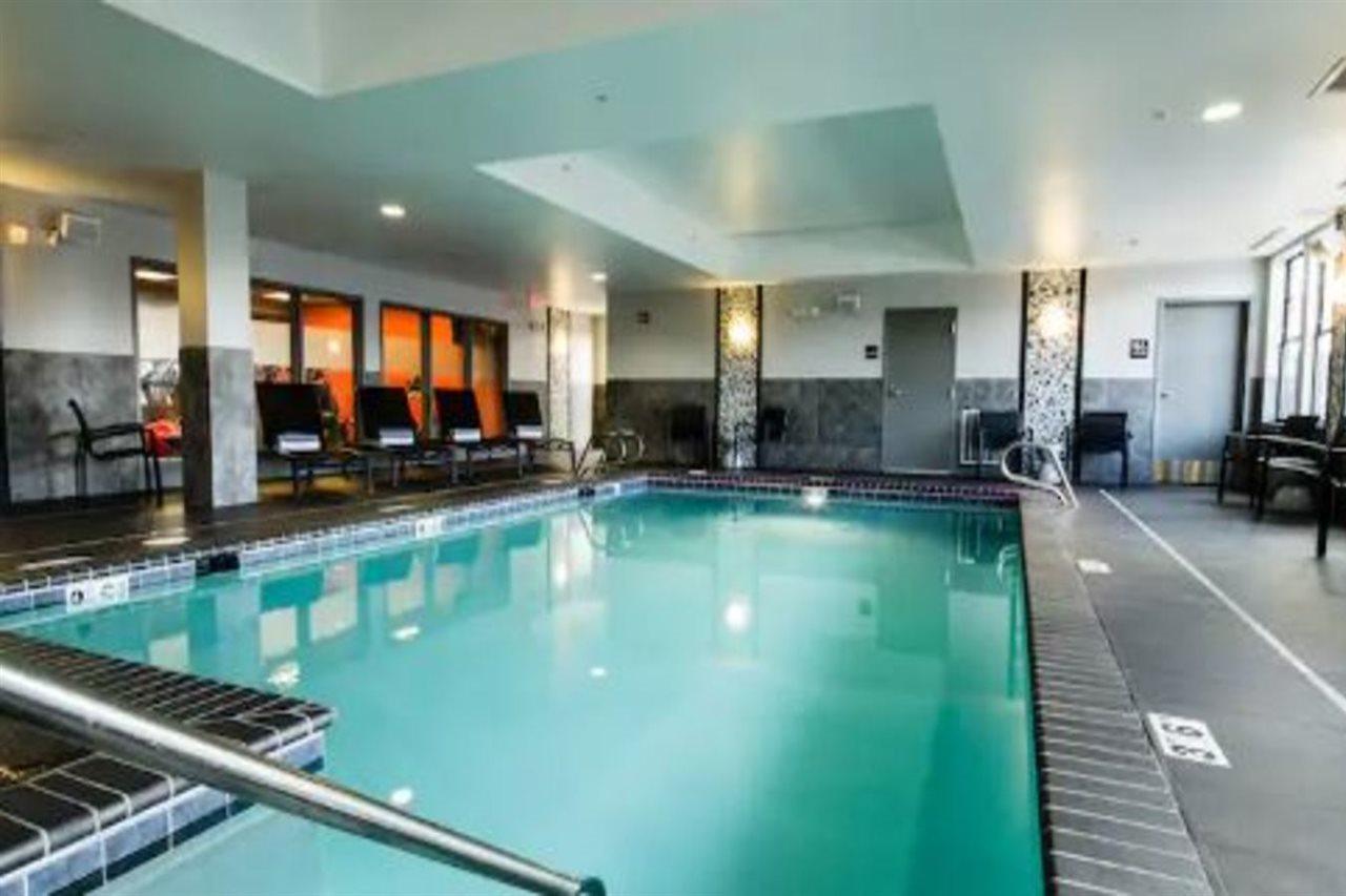 Hampton Inn & Suites Dupont Bagian luar foto