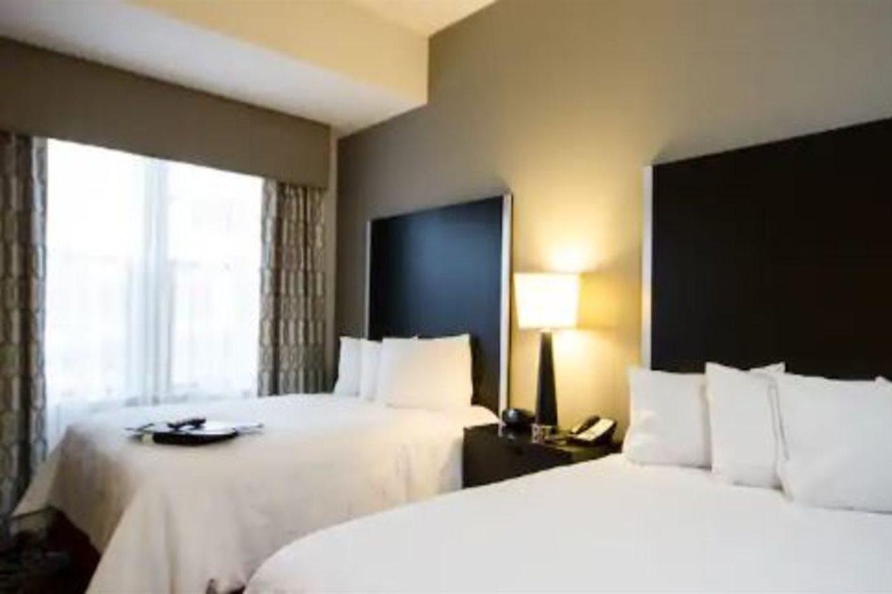 Hampton Inn & Suites Dupont Bagian luar foto