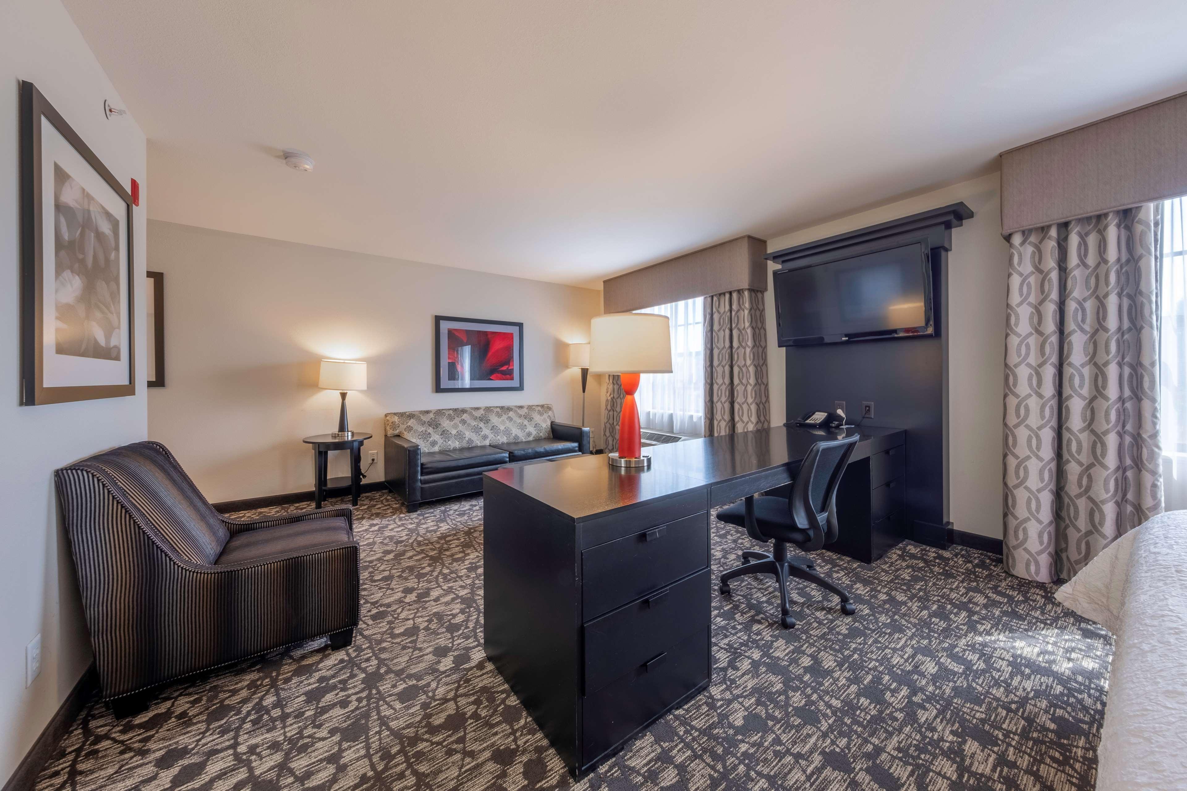 Hampton Inn & Suites Dupont Bagian luar foto