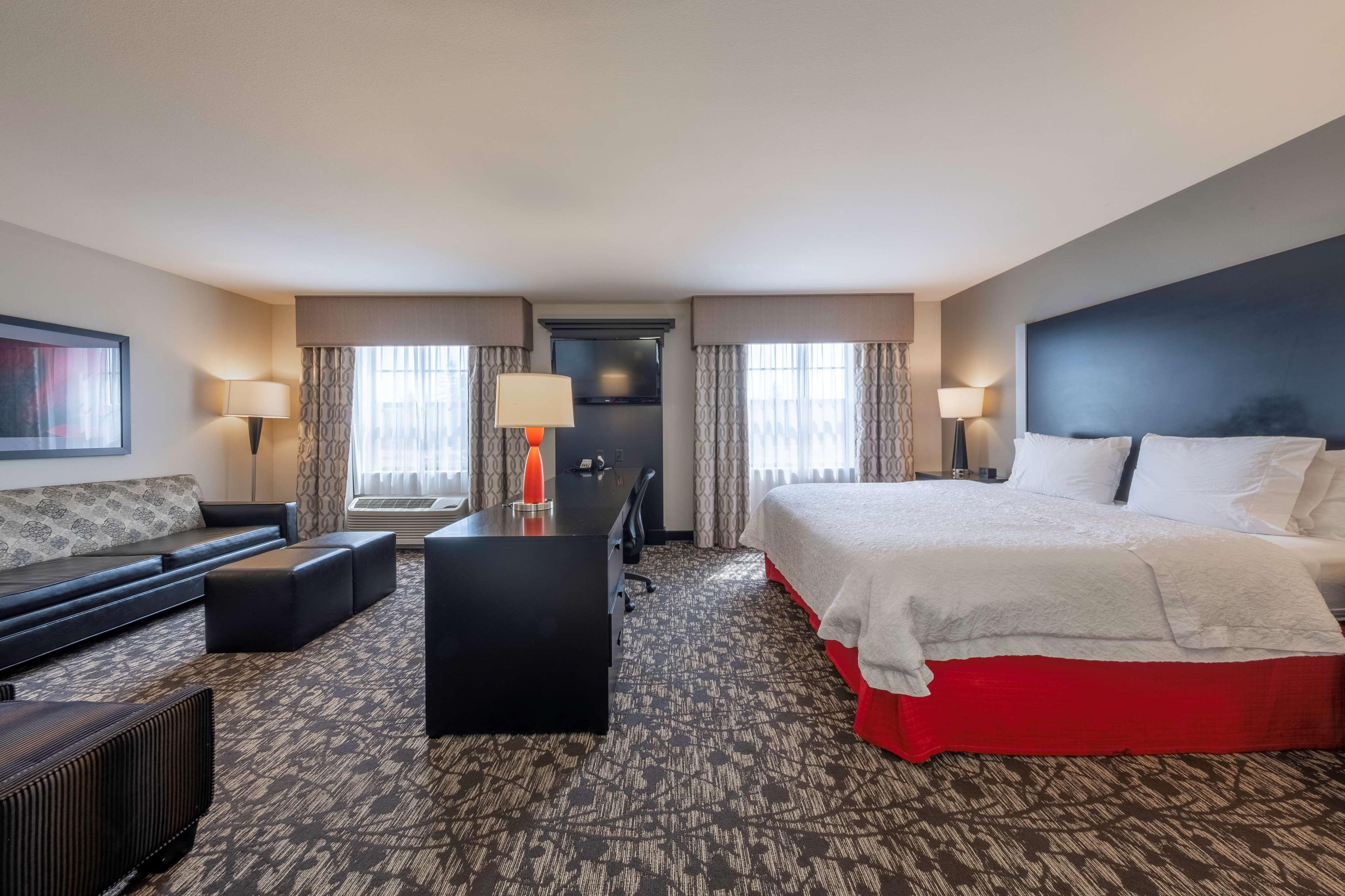 Hampton Inn & Suites Dupont Bagian luar foto