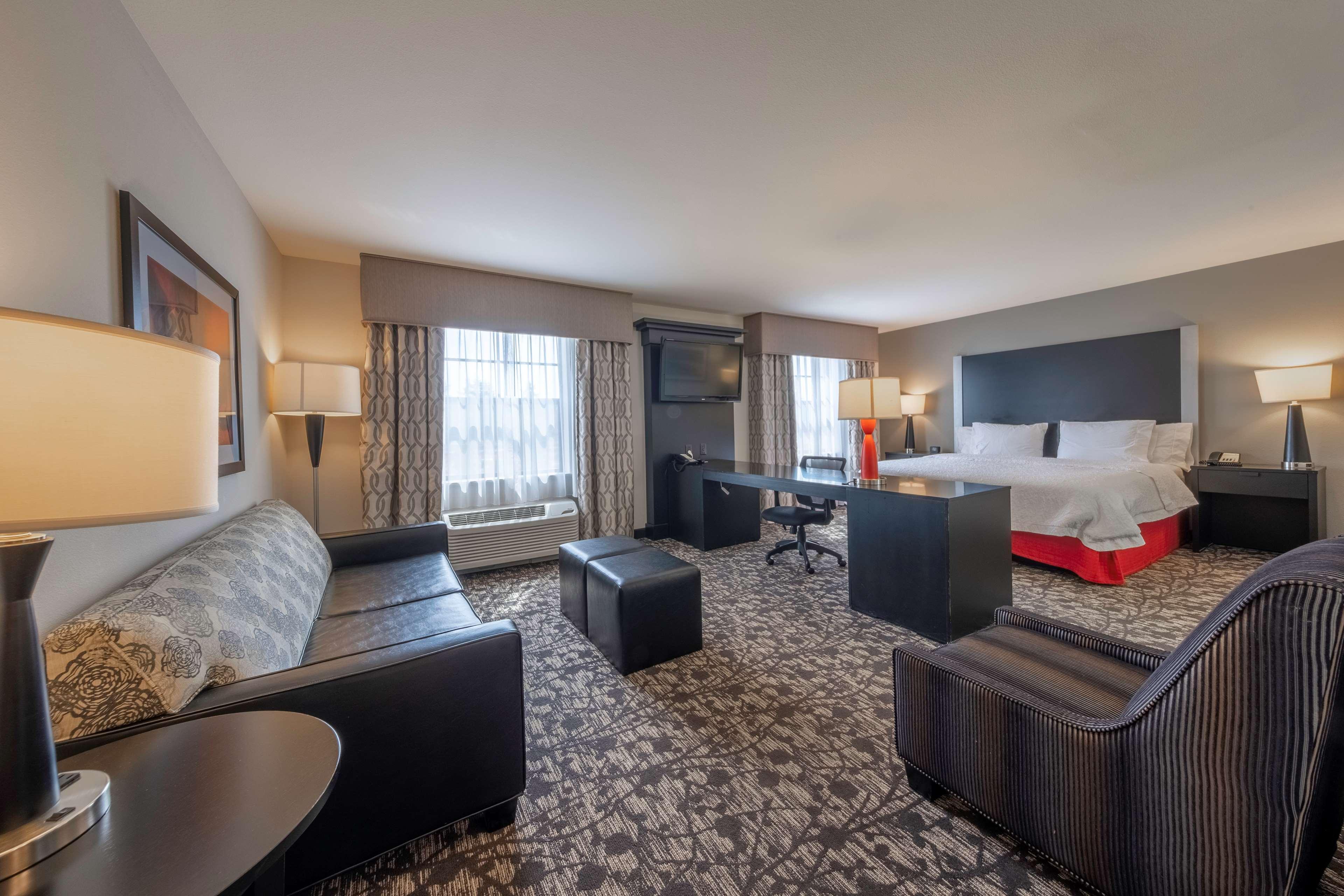 Hampton Inn & Suites Dupont Bagian luar foto