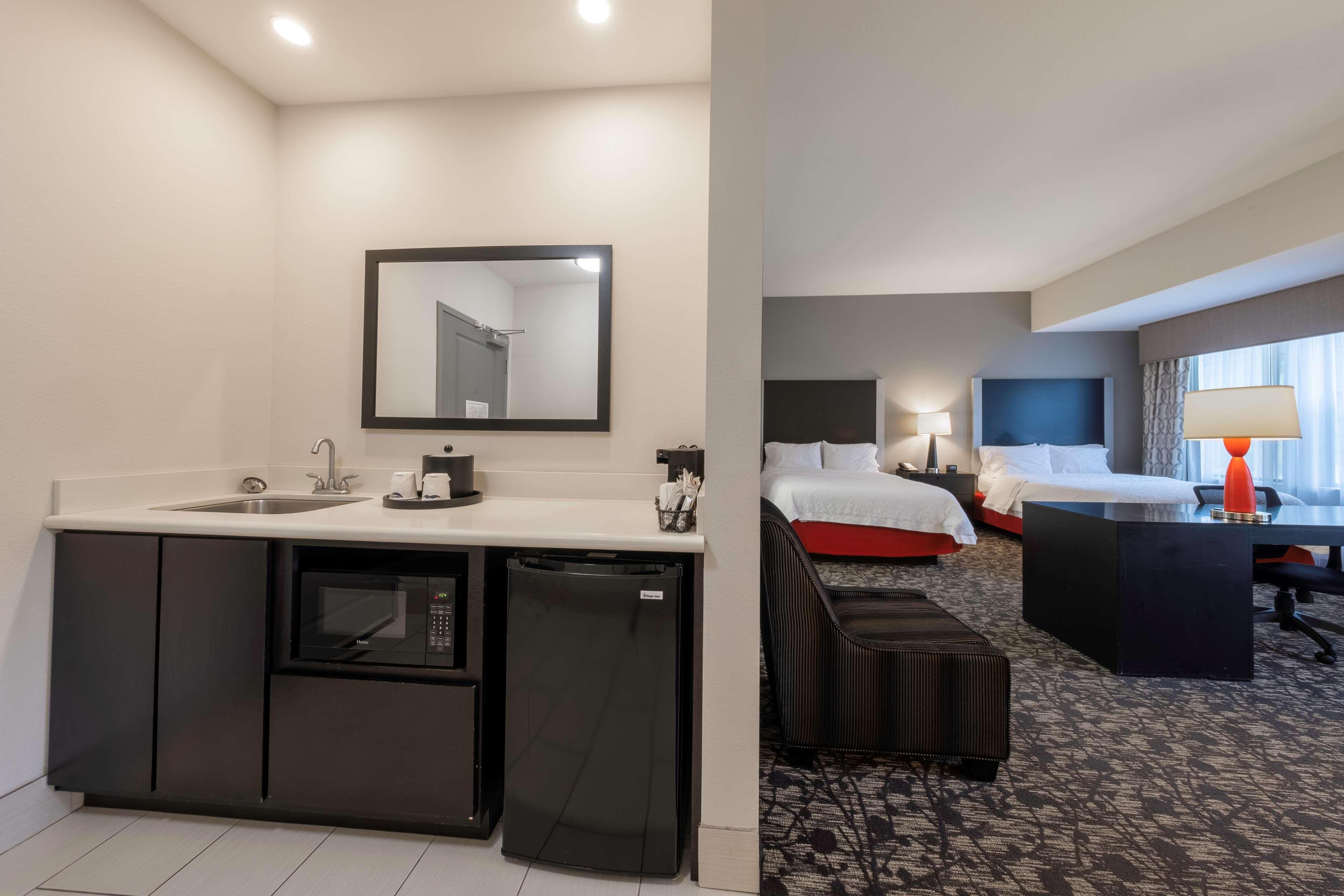 Hampton Inn & Suites Dupont Bagian luar foto