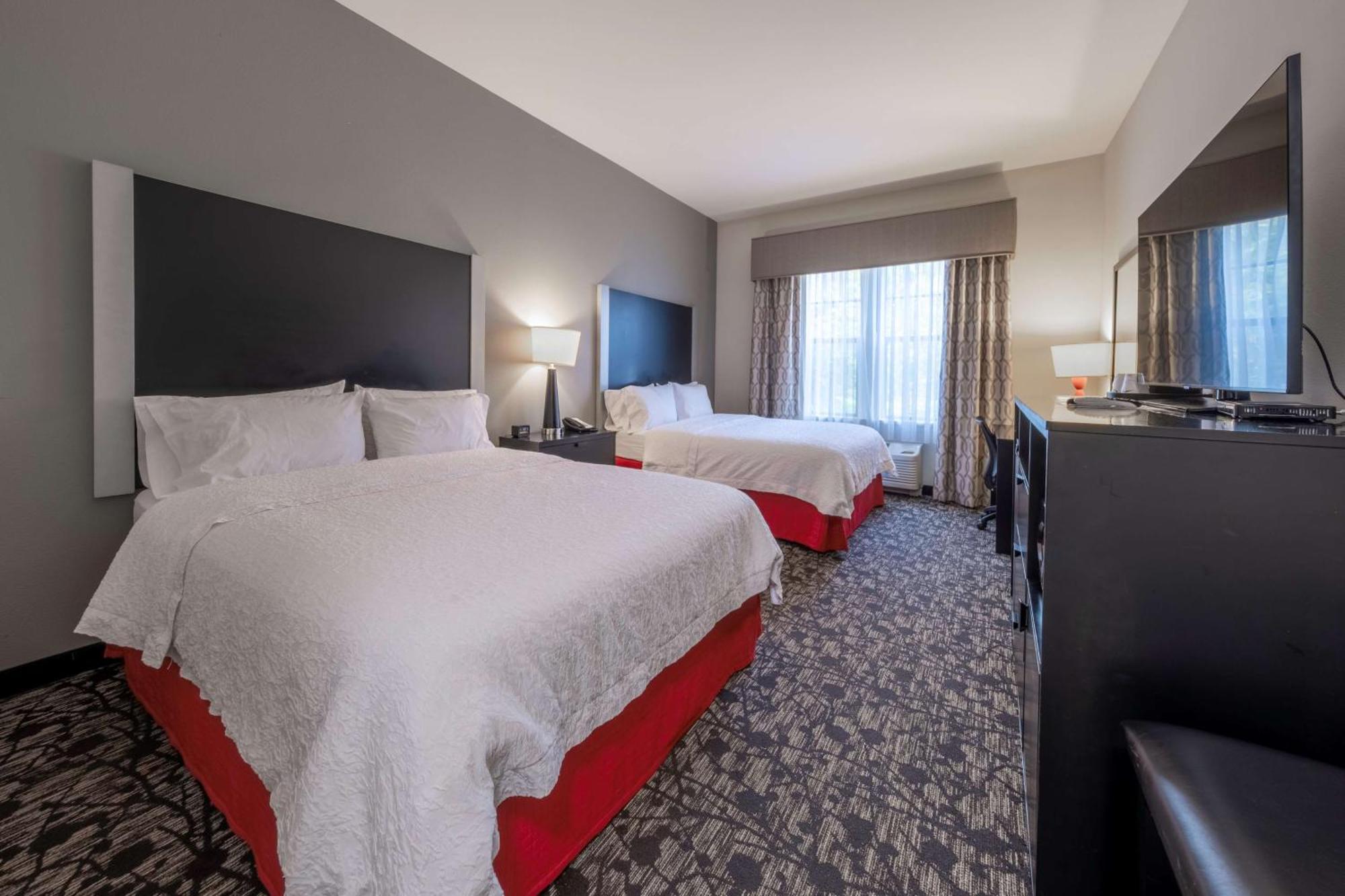 Hampton Inn & Suites Dupont Bagian luar foto