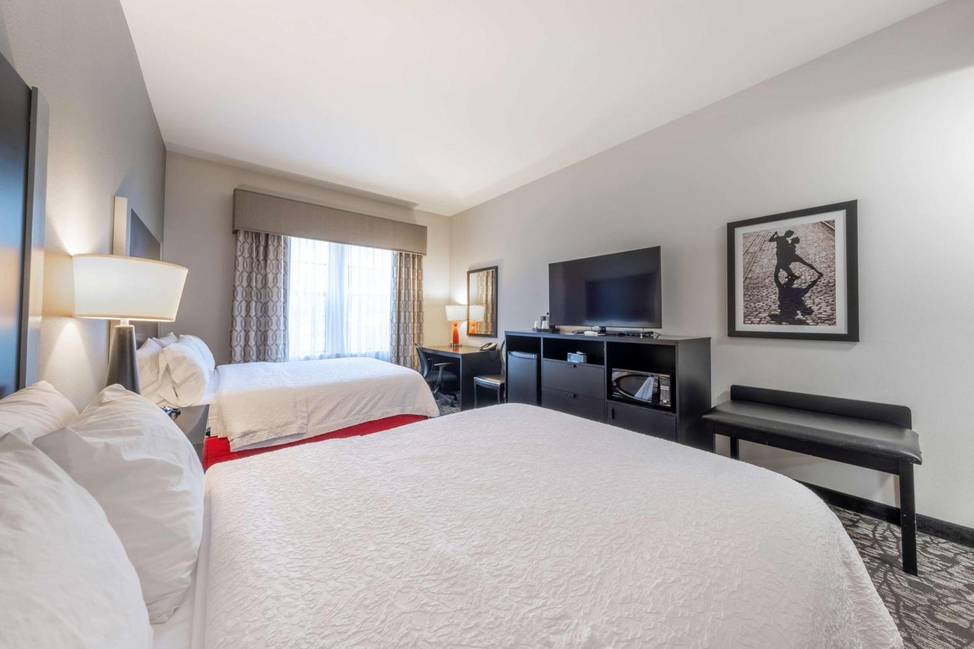 Hampton Inn & Suites Dupont Bagian luar foto