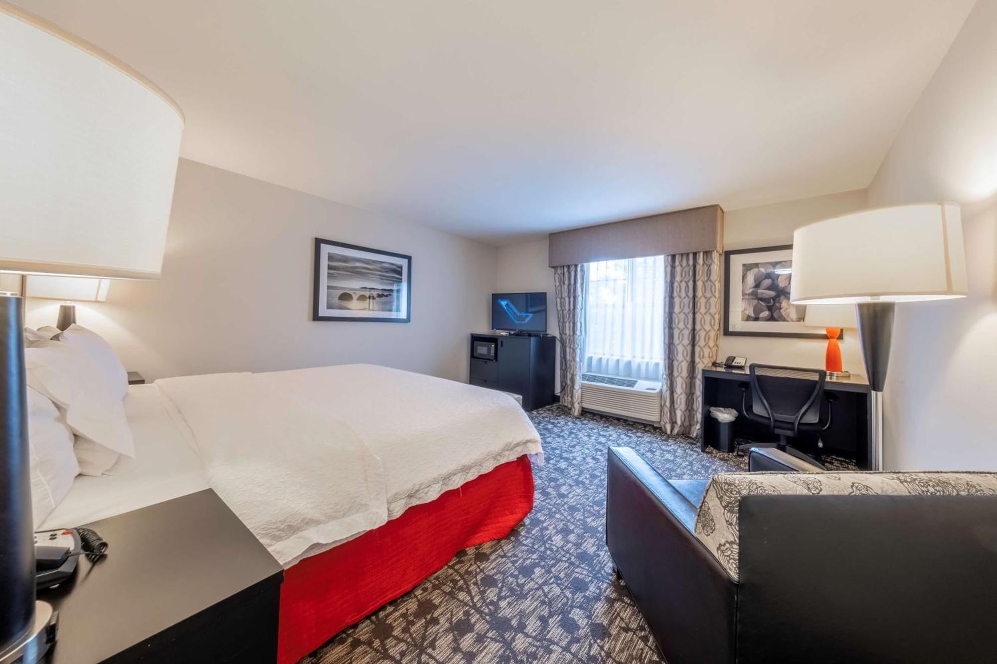 Hampton Inn & Suites Dupont Bagian luar foto