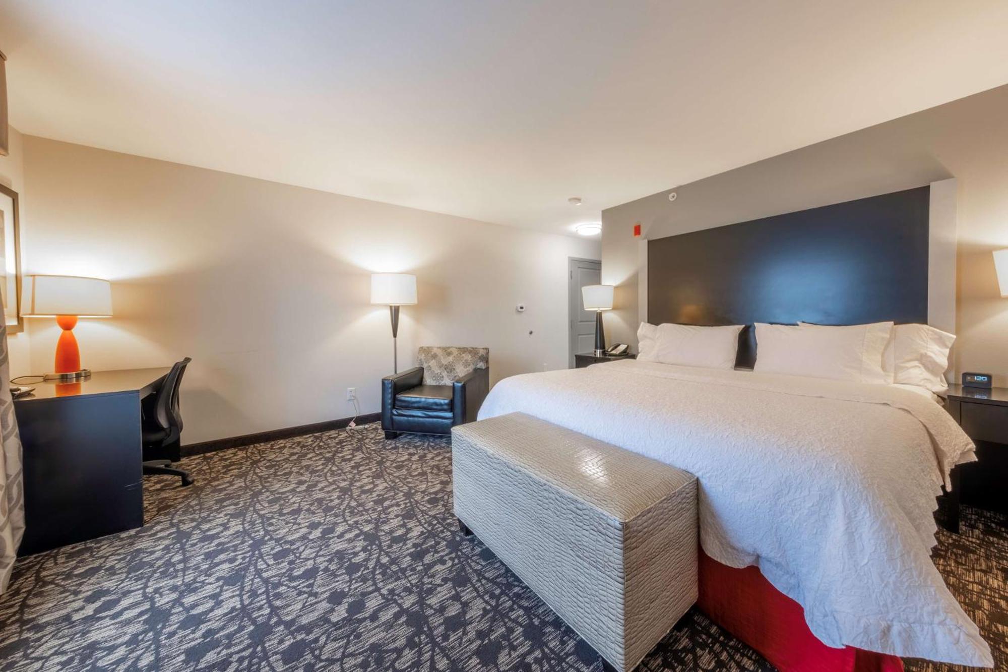 Hampton Inn & Suites Dupont Bagian luar foto